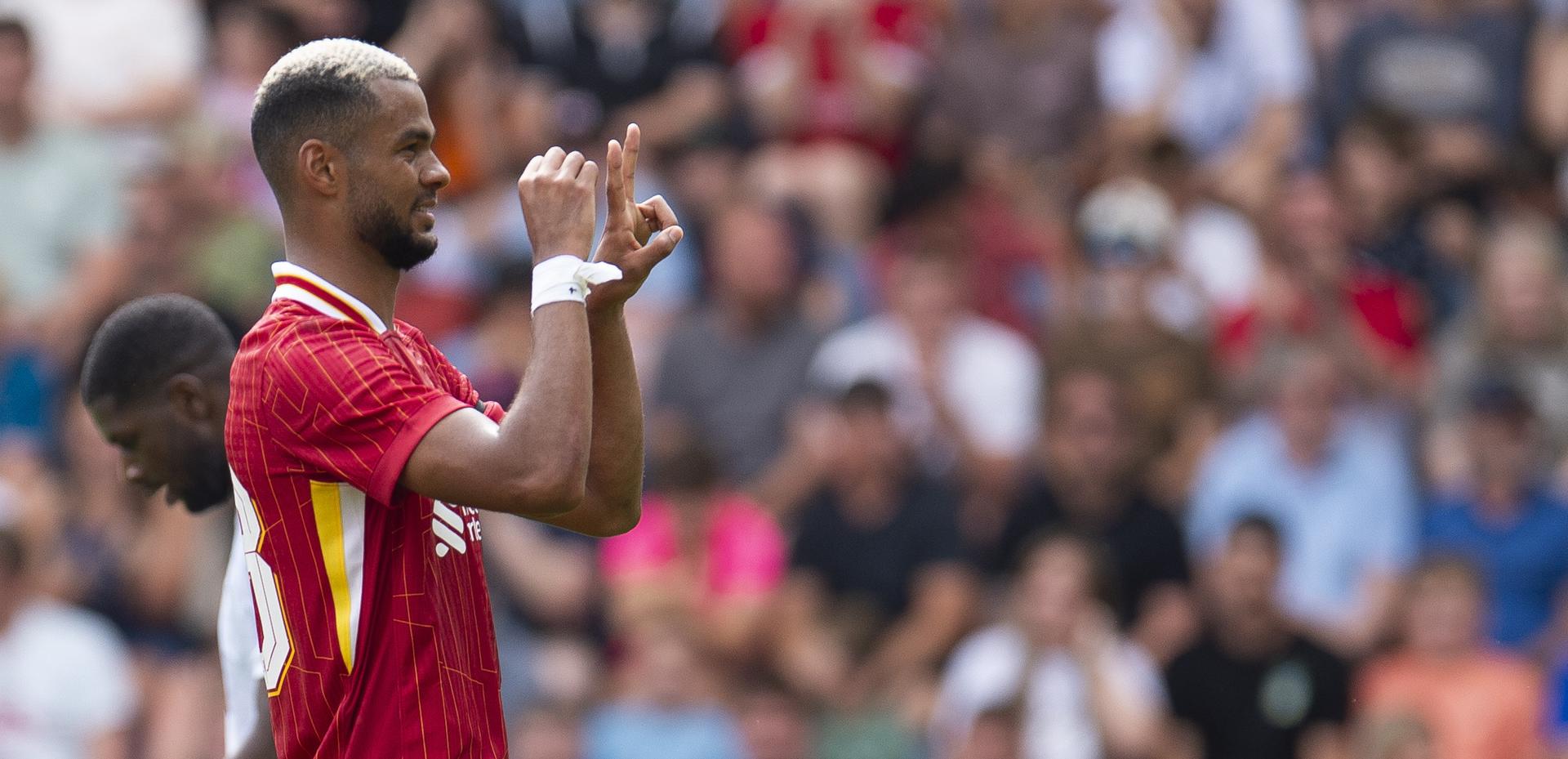 Cody Gakpo celebra un gol antes del primer amistoso de pretemporada que han jugado el Preston North End y el Liverpool FC, en Preston, Reino Unido.EFE/EPA/PETER POWELL