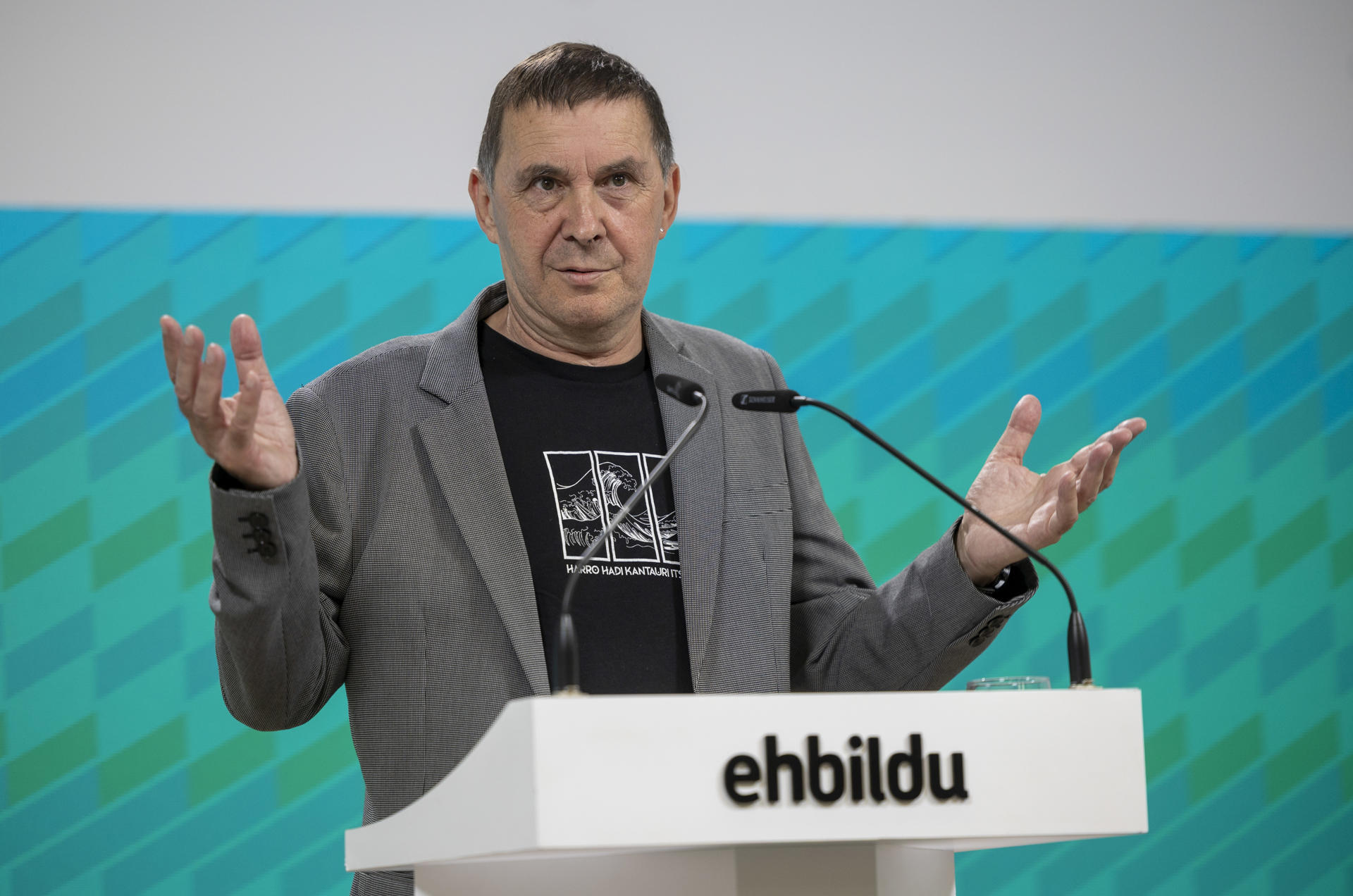 El coordinador general de EH Bildu, Arnaldo Otegi, este jueves en San Sebastián. EFE/Javier Etxezarreta
