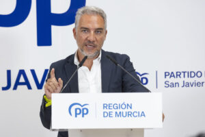 El vicesecretario de Política Autonómica, Municipal y Análisis Electoral del PP, Elías Bendodo, este miércoles en San Javier. EFE/Marcial Guillén