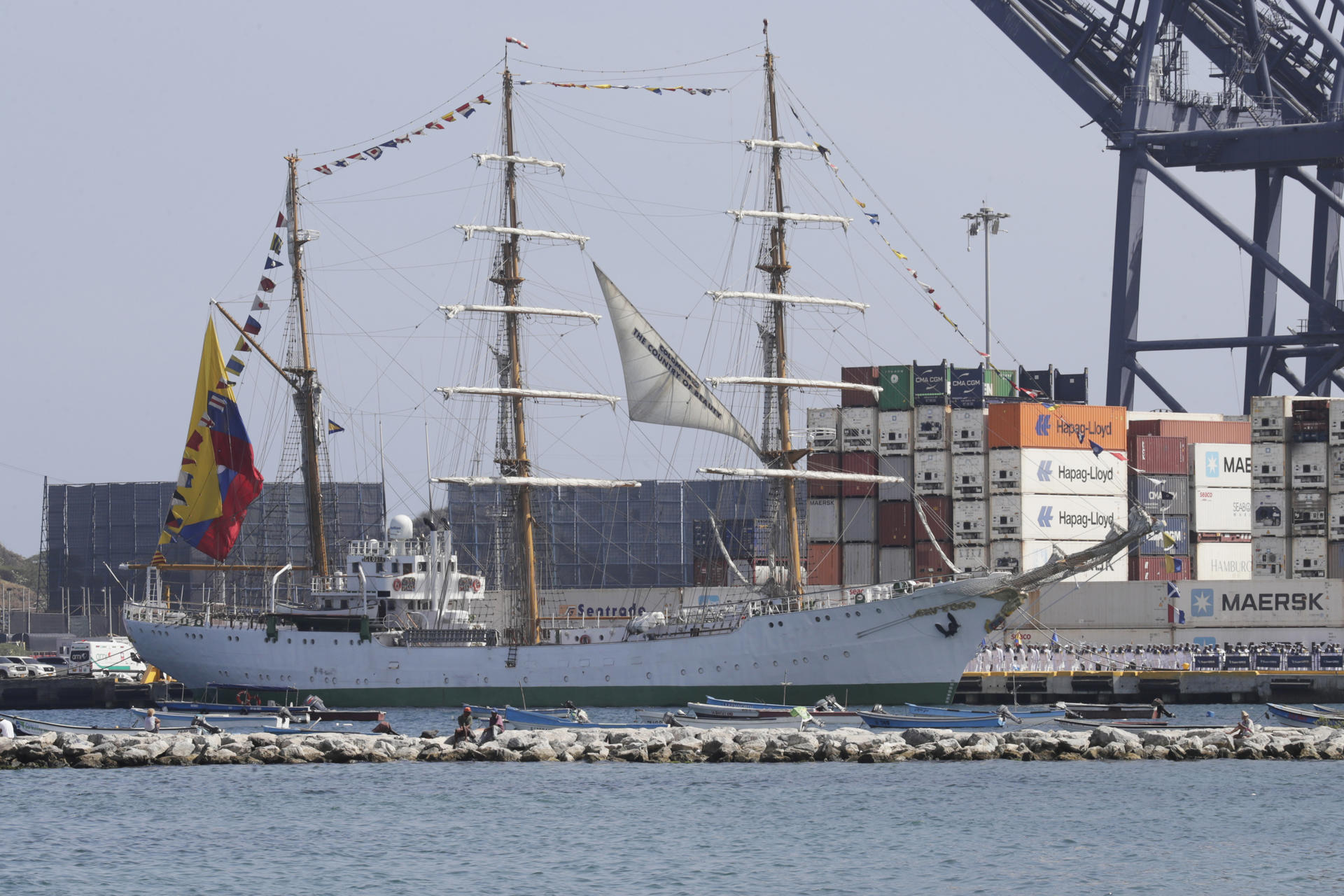 Fotografía del buque escuela ARC Gloria, de la Armada colombiana, este martes en Santa Marta (Colombia). EFE/ Carlos Ortega