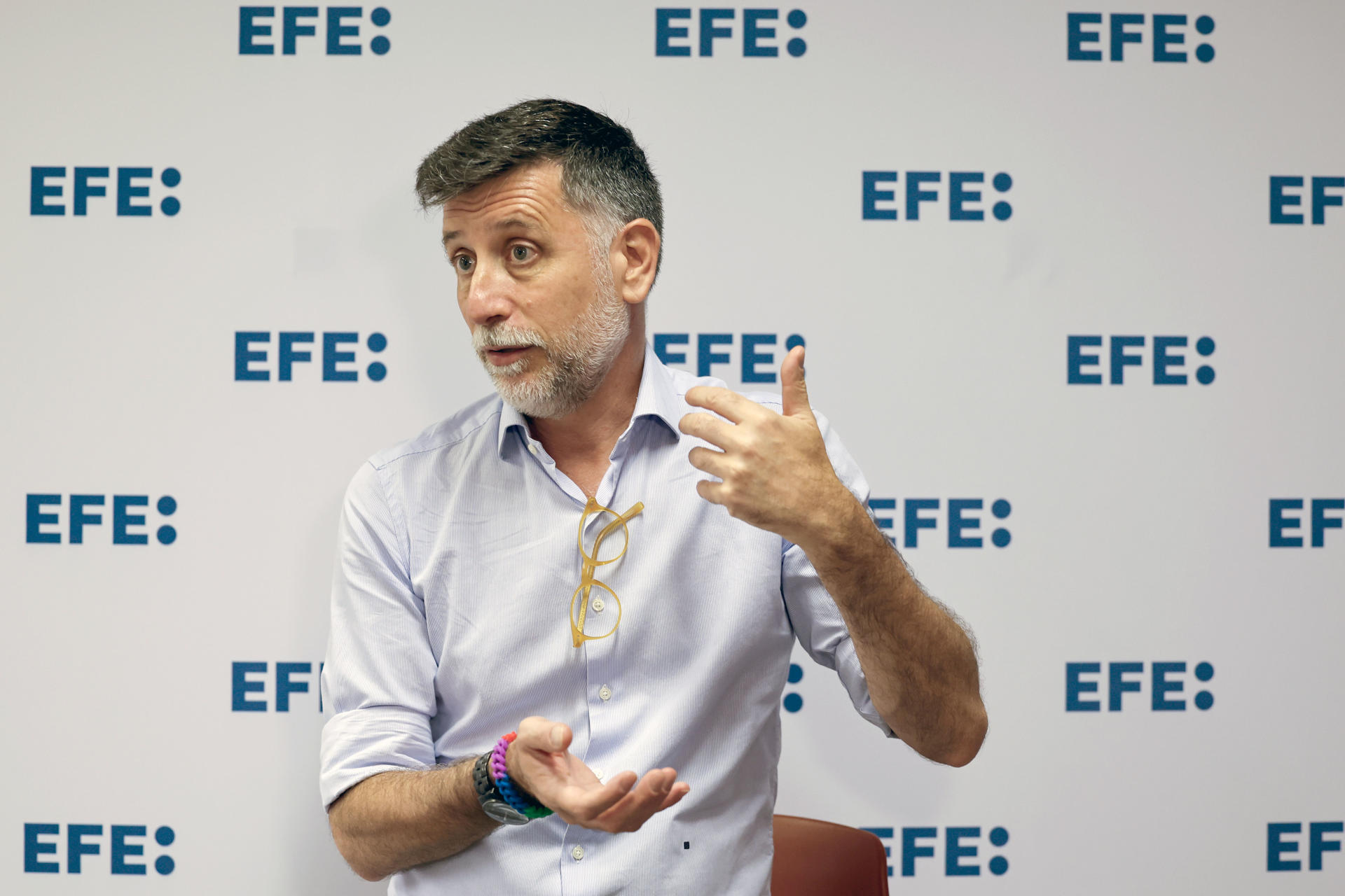El director general de la ONG Oxfam Intermón, Franc Cortada, advierte en una entrevista con EFE de la peligrosidad de la propuesta de Vox de repatriar a millones de migrantes en España, ya que "la palabra es la antesala de la violencia". EFE/Toni Albir