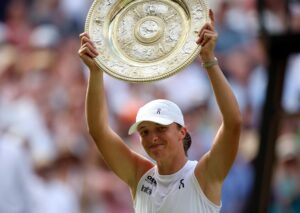 La polaca Iga Swiatek tras la final femenina de Wimbledon ante la estadounidense Amanda Anisimova, Reino Unido. EFE/EPA/NEIL HALL