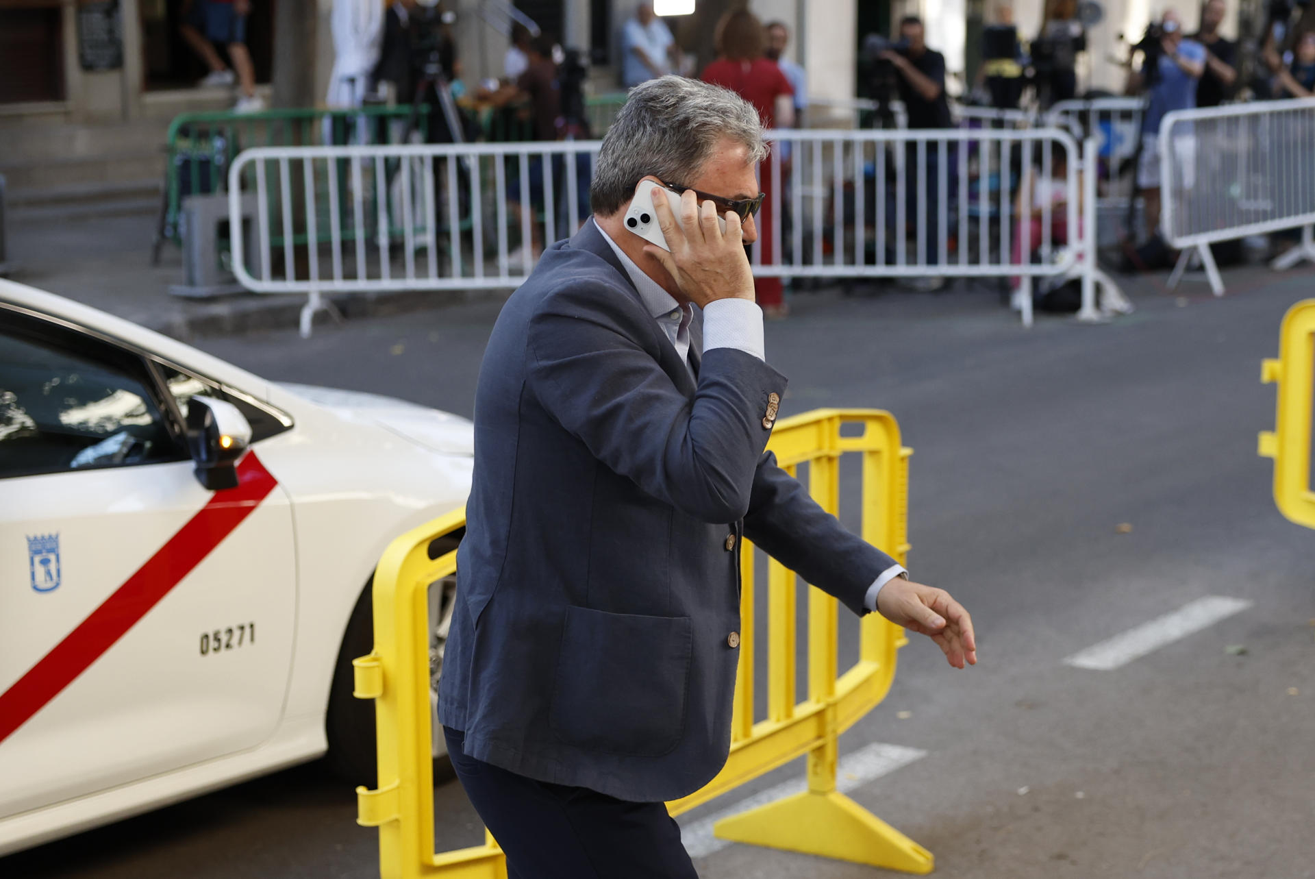 Antxon Alonso, el presunto socio del exsecretario de organización del PSOE Santos Cerdán en la empresa Servinabar a su llegada este lunes al Tribunal Supremo en Madrid donde declara ante el juez del caso Koldo por el presunto pago de mordidas a cambio de adjudicaciones. EFE/ Mariscal
