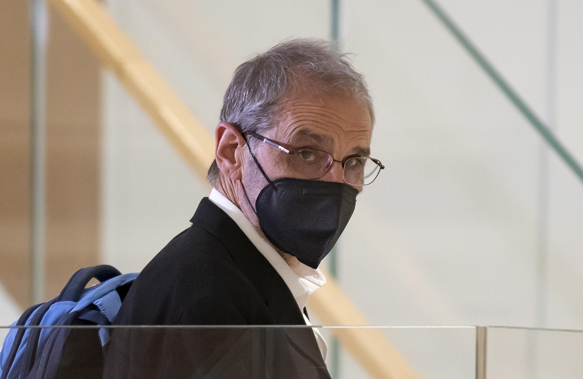 Imagen de archivo de Jose Antonio Urrutikoetxea, Josu Ternera a su llegada a un juicio en París acusado de un delito de pertenencia a organización terrorista. EFE/EPA/IAN LANGSDON