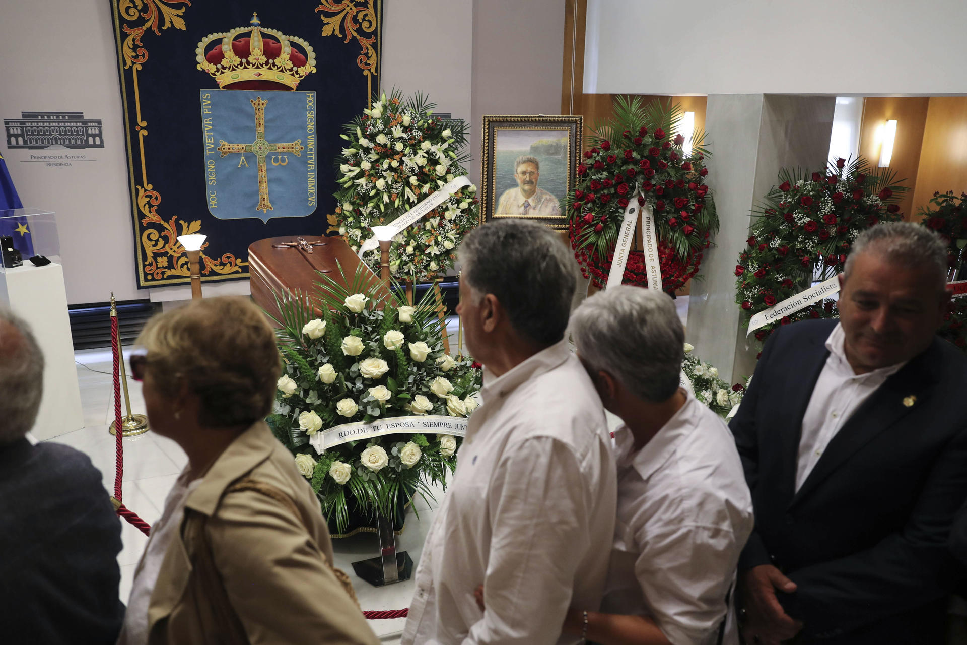 Capilla ardiente del expresidente asturiano Antonio Trevín. EFE/ J.L.Cereijido