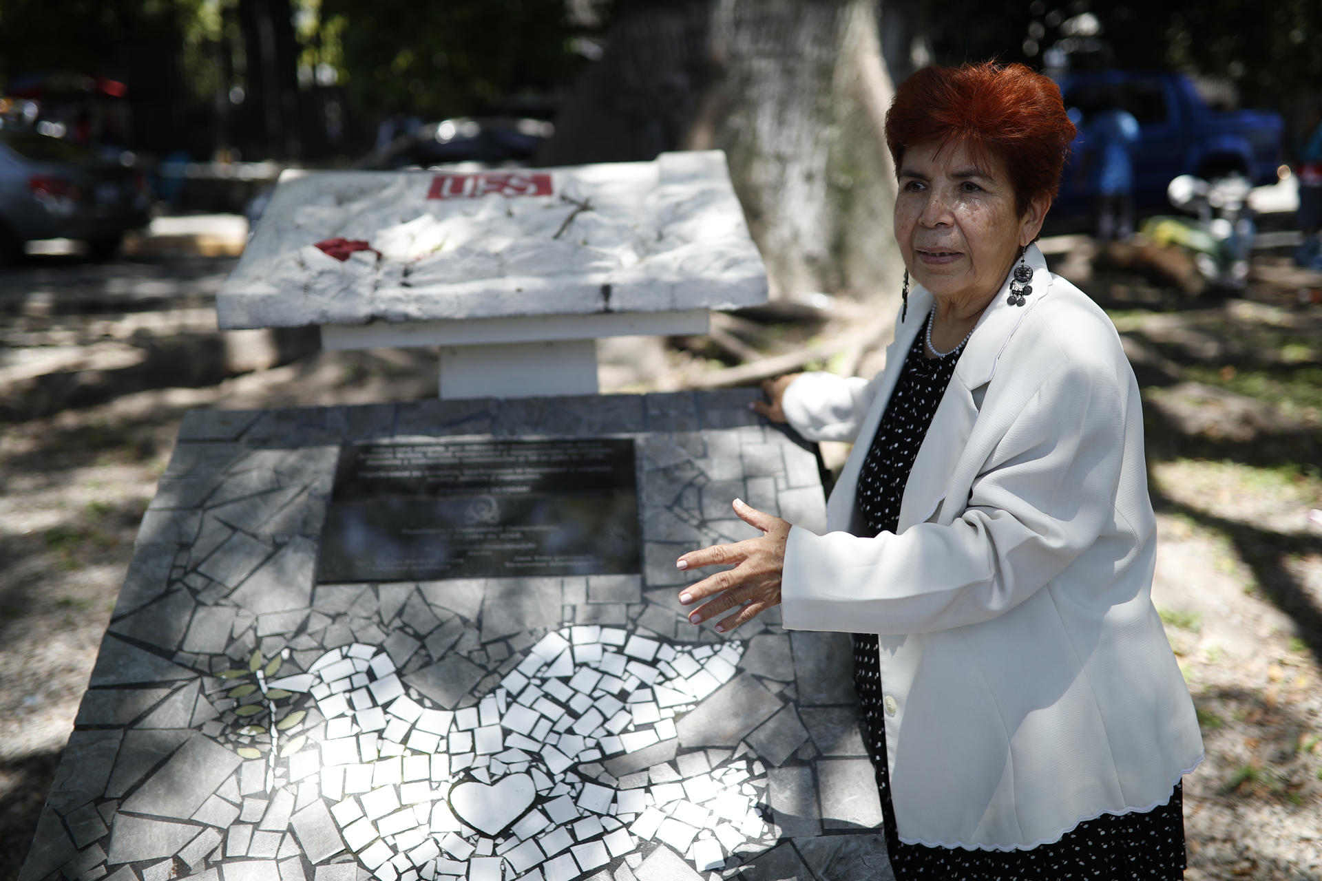 Mirna Perla, sobreviviente de una masacre estudiantil perpetrada por militares en 1975, habla durante entrevista con EFE el 14 de julio de 2025, en San Salvador (El Salvador). EFE/ Rodrigo Sura
