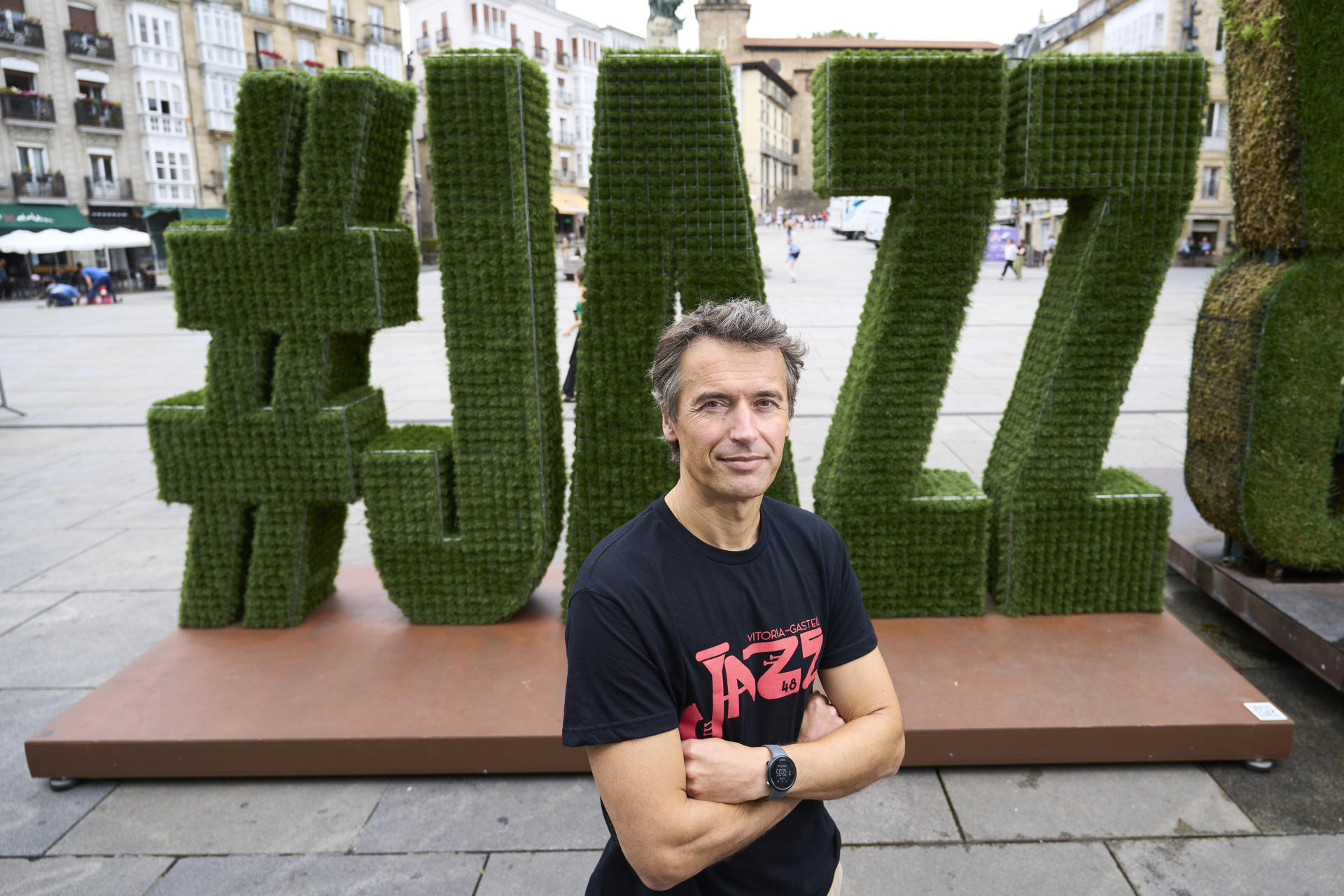 El director del Festival de Jazz de Vitoria, Alberto Ibarrondo, desgrana en una entrevista con EFE la oferta y proyección de esta 48 edición, más "jazzística" que el año pasado, y en la que a su juicio hay tres conciertos imprescindibles: el del brasileño Toquinho, el del pianista Kenny Barron que tiene ya 82 años, y el tributo a Charles Mingus, con más de 30 músicos sobre el escenario. EFE/ADRIAN RUIZ HIERRO
