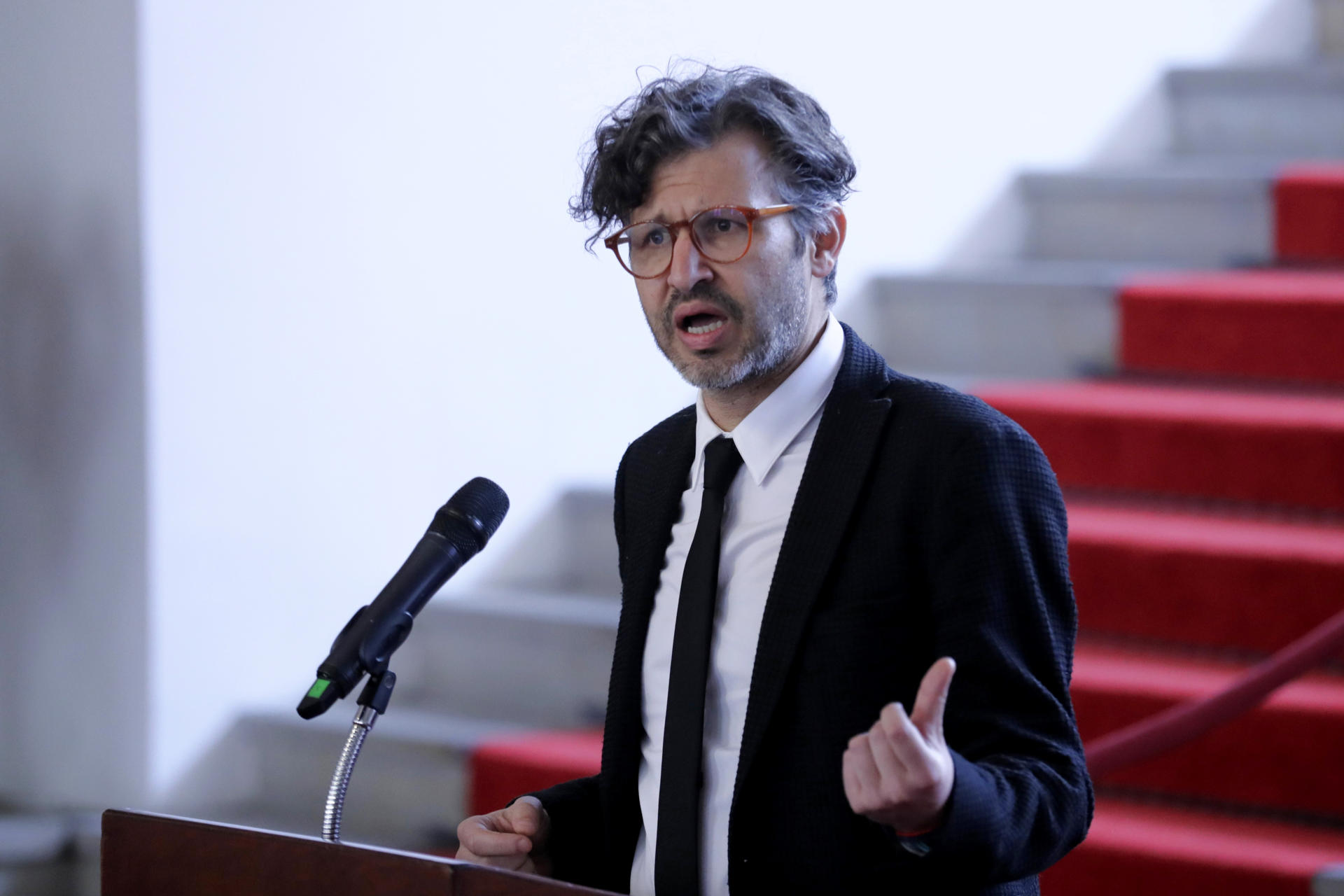 El viceministro de Asuntos Multilaterales de Colombia, Mauricio Jaramillo Jassir, habla durante una rueda de prensa este lunes, en Bogotá (Colombia). EFE/ Carlos Ortega