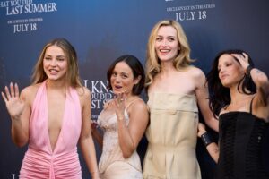 El elenco de 'Sé lo que hicieron el verano pasado' asiste al estreno en The United Theater en Los Ángeles, California. EFE/EPA/ALLISON DINNER