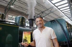 El escritor italiano Gian Luca Campagna participa en la Semana Negra de Gijón, donde ha presentado la edición en español de su novela 'El perfume del último tango", este sábado. EFE/Juan González.
