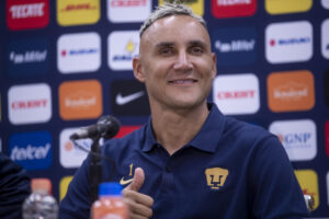 El futbolista costarricense Keylor Navas habla durante su presentación como refuerzo de los Pumas en la Ciudad de México (México). EFE/ Isaac Esquivel