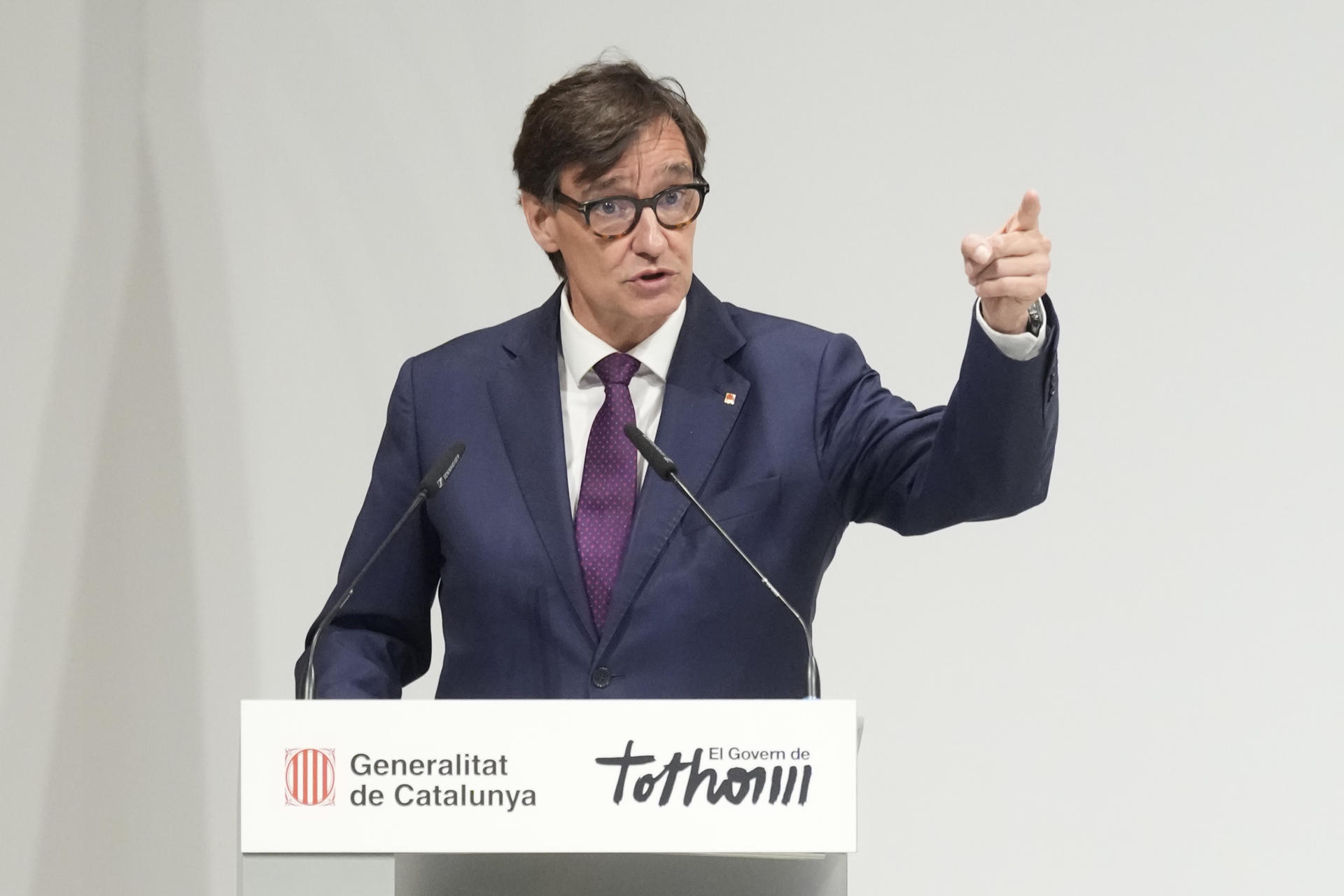 El presidente de la Generalitat, Salvador Illa, durante el acto de presentación del informe anual sobre la evolución de la economía catalana el último año y las perspectivas macroeconómicas para 2025. EFE/Enric Fontcuberta
