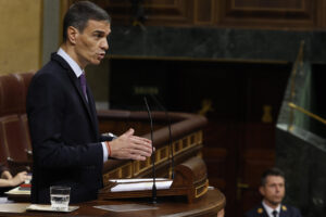 El presidente del Gobierno, Pedro Sánchez interviene en el pleno del Congreso de los Diputados este miércoles. EFE/ Javier Lizón