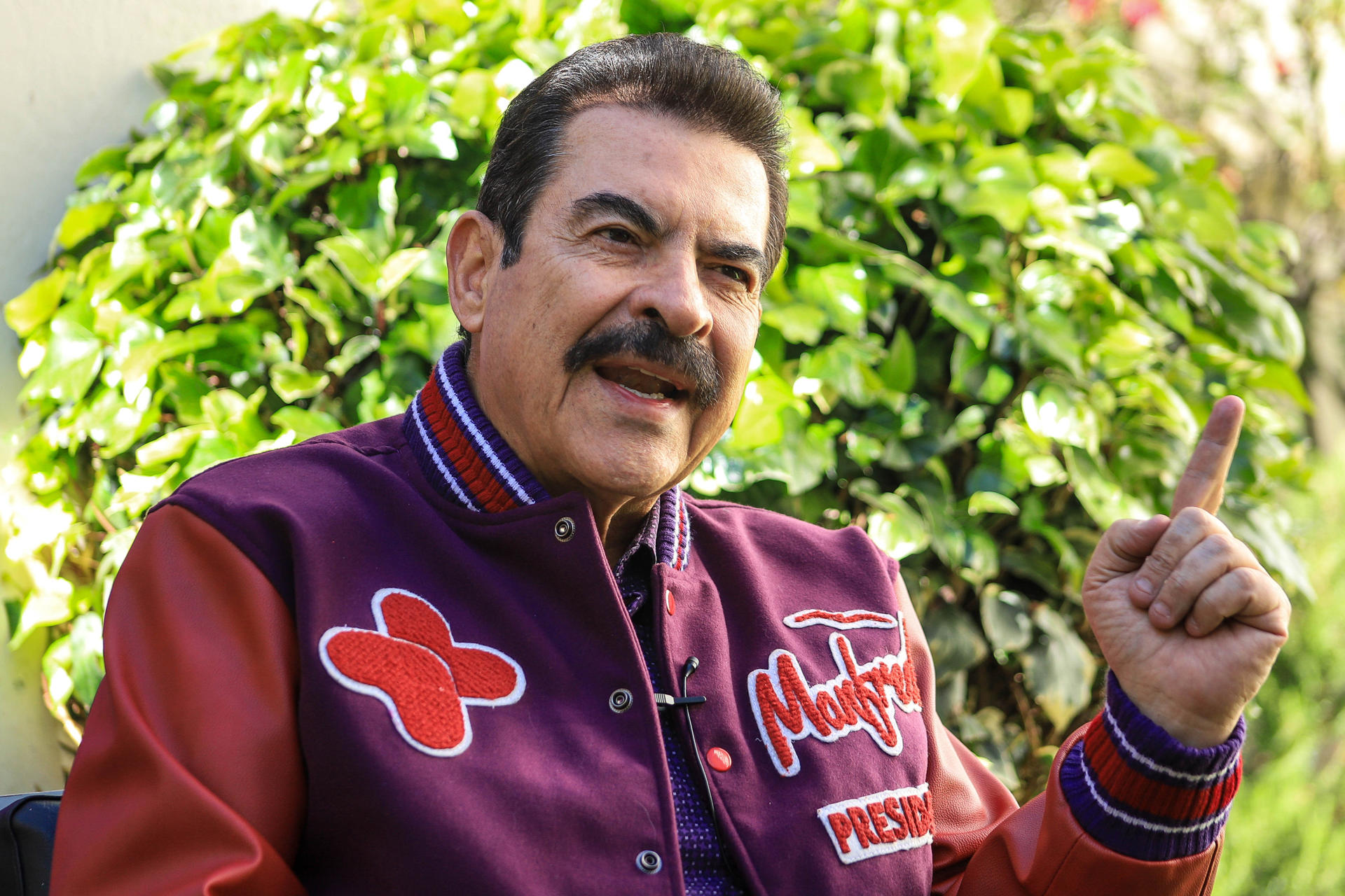 El candidato opositor a la Presidencia de Bolivia Manfred Reyes Villa habla en una entrevista con EFE, en La Paz (Bolivia). VEFE/ Gabriel Márquez