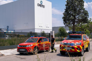 Un incendio en varios depósitos soterrados de una empresa farmacéutica de Azuqueca de Henares (Guadalajara) ha dejado cuatro heridos y ha obligado a la evacuación de entre 600 y 700 trabajadores, que han sido desalojados de forma preventiva. EFE/Nacho Izquierdo
