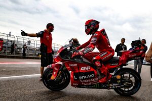 El piloto español de MotoGP Marc Márquez (Ducati Lenovo) durante los entrenamientos libres, este sábado, para el Gran Premio de Motociclismo de Alemania en el circuito de Sachsenring. EFE/Filip Singer