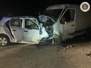 Tres personas han muerto y otra ha resultado herida grave este martes al colisionar frontalmente dos vehículos en la carretera A-384, en Arcos de la Frontera (Cádiz), según han informado fuentes municipales y de la Guardia Civil. EFE/Consorcio Bomberos de la provincia de Cádiz//SOLO USO EDITORIAL/SOLO DISPONIBLE PARA ILUSTRAR LA NOTICIA QUE ACOMPAÑA (CRÉDITO OBLIGATORIO)//