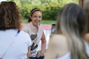 La jugadora de la selección española, Aitana Bonmatí, durante la rueda de prensa que ha ofrecido hoy jueves en Lausana, previa a la final que disputan el próximo domingo frente a Inglaterra. EFE / Ana Escobar.