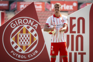 El jugador Hugo Rincón ha sido presentado este mediodía en el Estadio de Montilivi como nuevo jugador del Girona FC, Rincón llega al club catalán cedido por el Athletic Club de Bilbao. EFE/David Borrat.