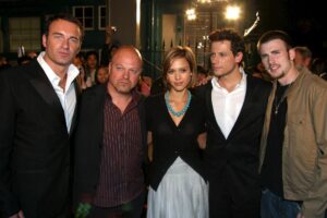 Foto de archivo de los protagonistas de la película "Los cuatro fantásticos" (de izquierda a derecha) Julian McMahon, Michael Chiklis, Jessica Alba, Ioan Gruffudd y Chris Evans Ioan Gruffudd a su llegada a la fiesta posterior al estreno mundial de la película, en Sydney, hoy, miércoles 8 de junio. EFE/Dan Peled