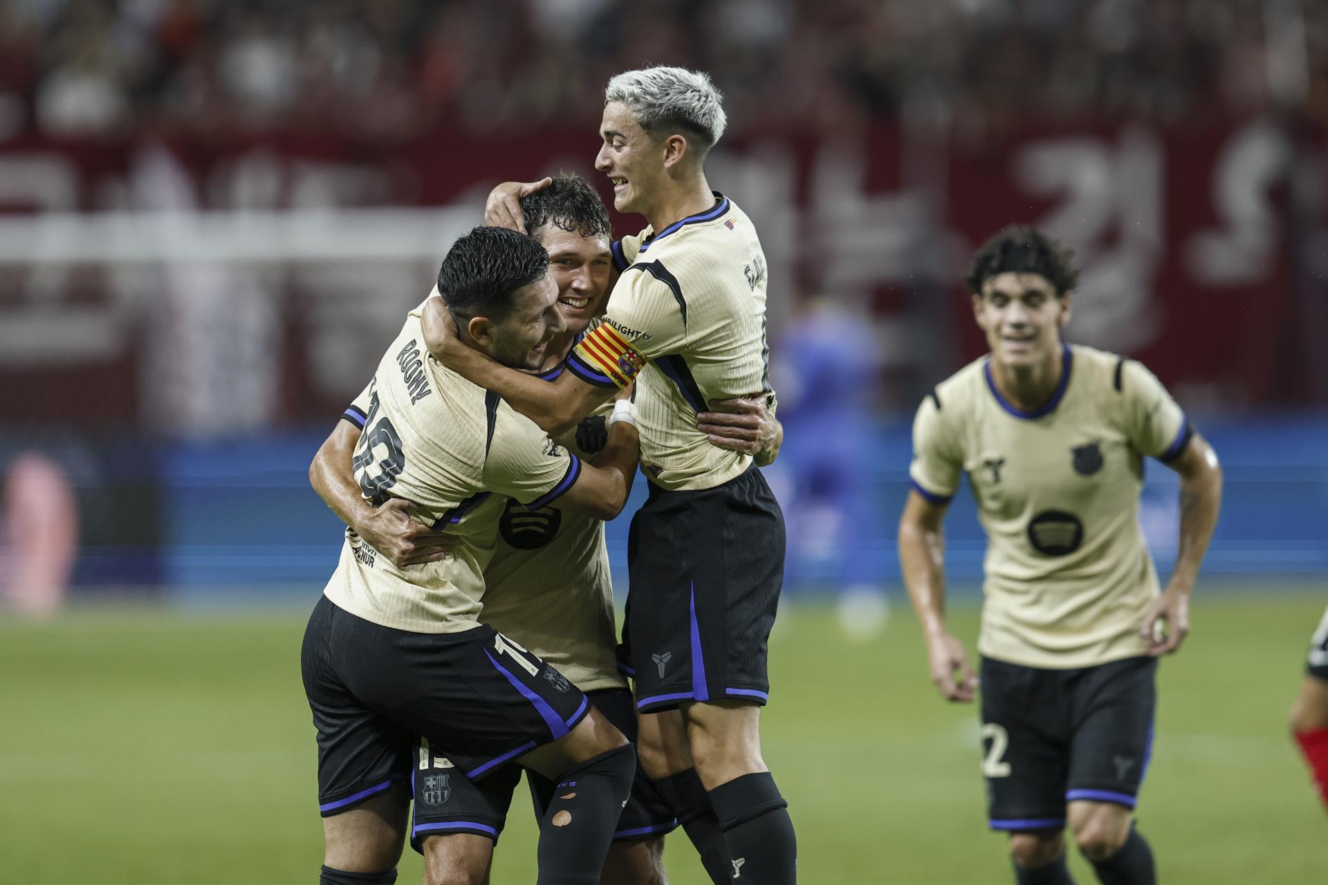Los jugadores del FC Barcelona celebran el gol de Andreas Christensen durante el amistoso jugado este jueves en Seúl. EFE/EPA/JEON HEON-KYUN