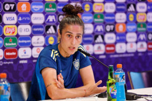 La seleccionadora de la selección española, Montse Tomé, ofrece una rueda de prensa este miércoles en Berna (Suiza), previa al primer partido de grupos que disputan las españolas mañana ante Portugal en el marco de la Eurocopa Femenina 2025. EFE/ Ana Escobar