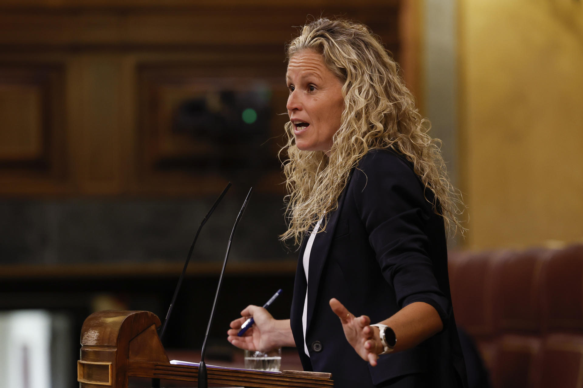 Imagen de archivo de la diputada socialista Montse Mínguez en el Congreso de los Diputados. EFE/ J.J. Guillen