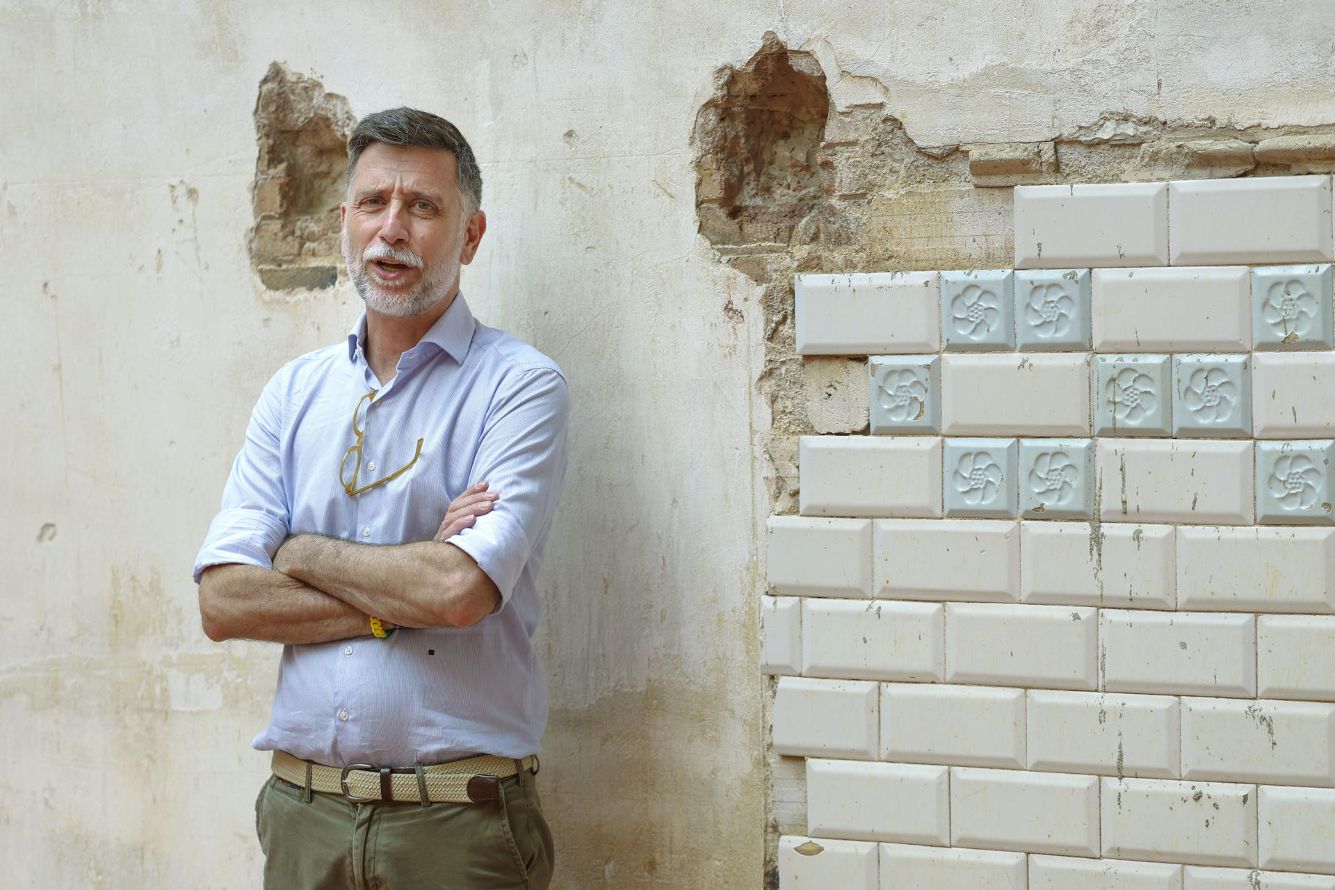 El director general de la ONG Oxfam Intermón, Franc Cortada, advierte en una entrevista con EFE de la peligrosidad de la propuesta de Vox de repatriar a millones de migrantes en España, ya que "la palabra es la antesala de la violencia". EFE/Toni Albir