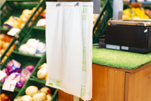 Fotografía de una bolsa compostable facilitada por la experta del sector Cristina Galán, responsable del grupo sectorial de envases de ANAIP (Asociación Española de Industriales de Plásticos) y auditora del Sello de Industria de Plástico Española y Sostenible (Sello E). EFE