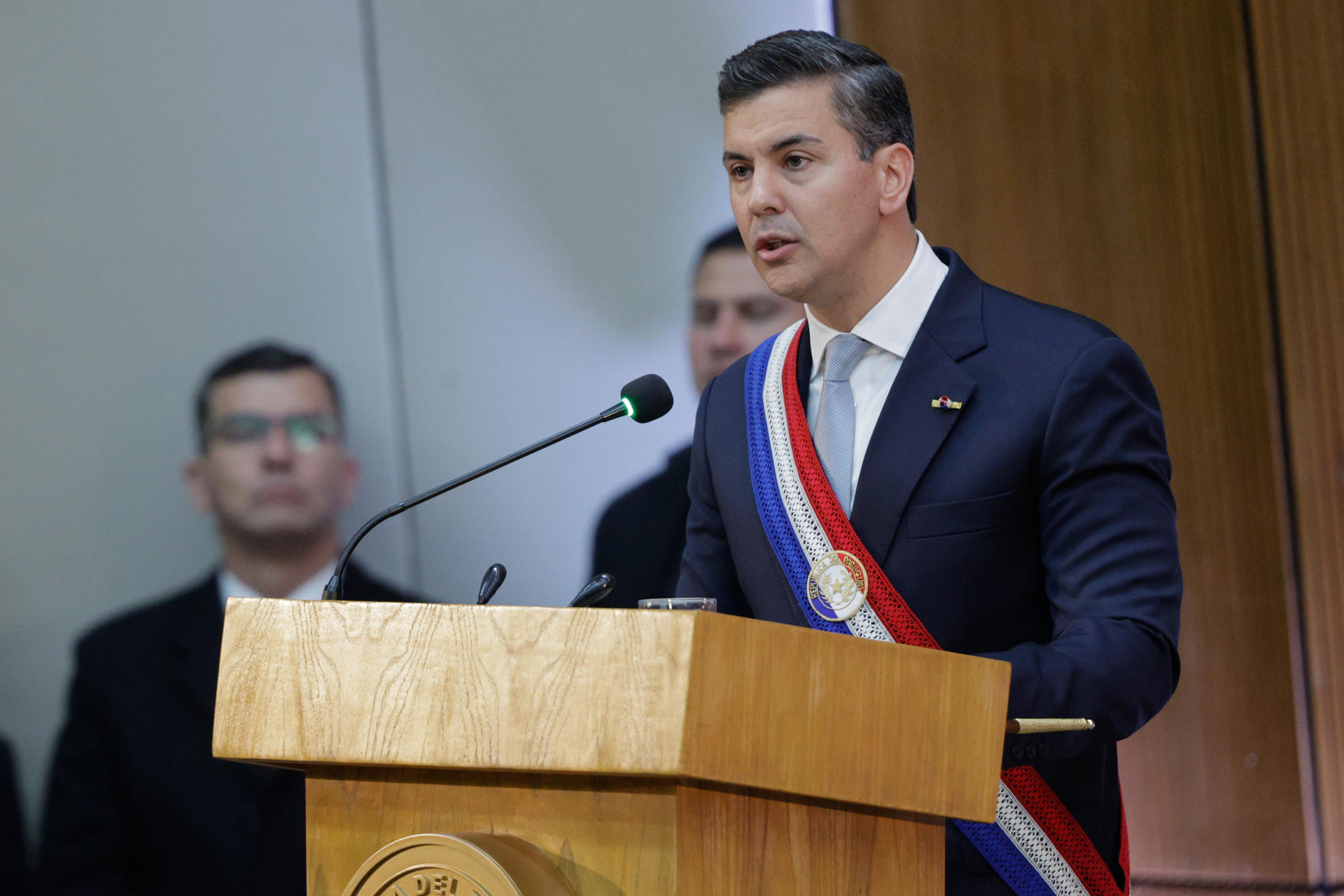 El presidente de Paraguay, Santiago Peña, habla durante la presentación de su informe de gestión este martes, en Asunción (Paraguay). EFE/ Juan Pablo Pino