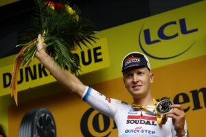 El ciclista belga Tim Merlier del Soudal Quick-Step, vencedor al sprint la tercera etapa del Tour de Francia. EFE/EPA/MARTIN DIVISEK