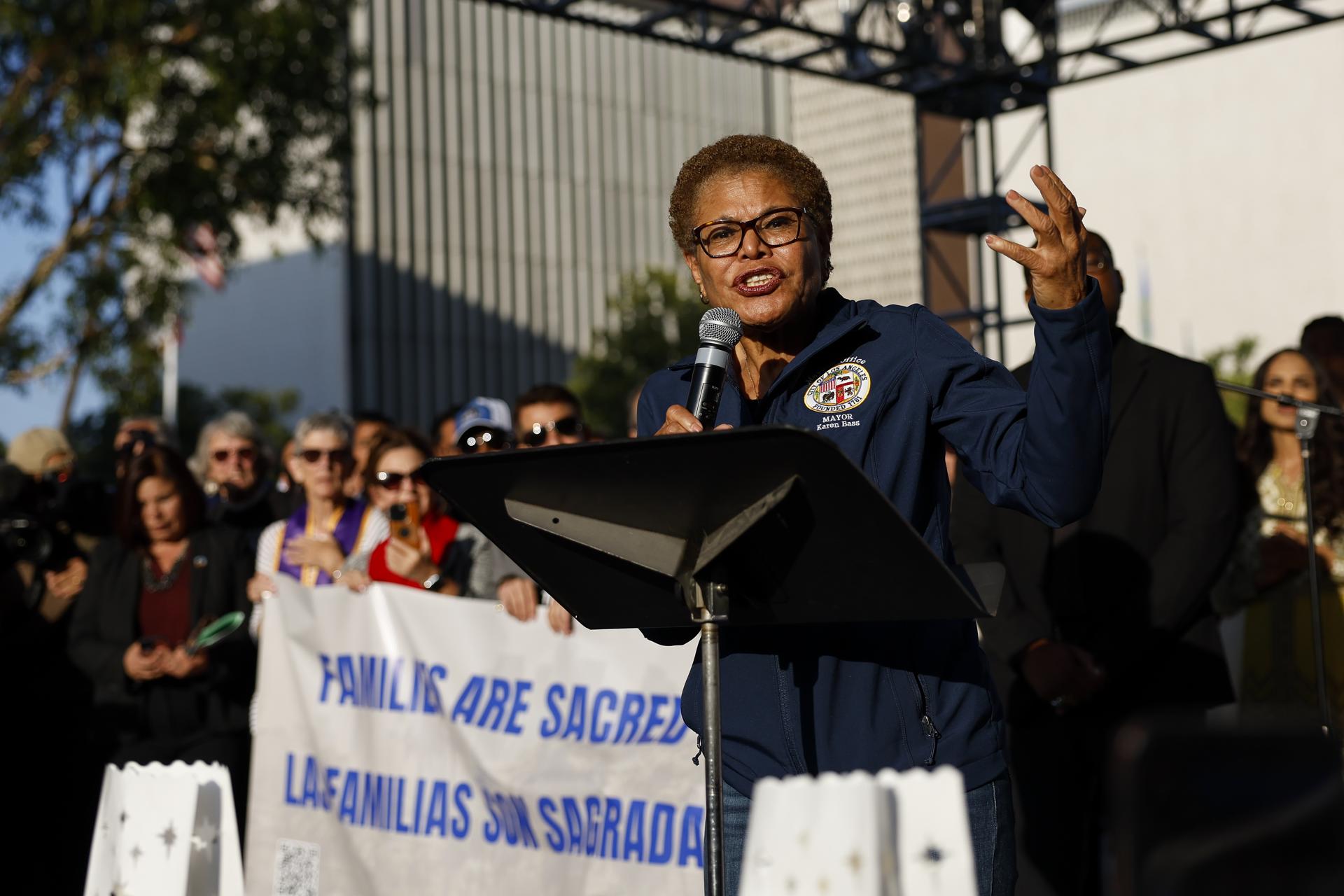 Foto de archivo de la alcalsesa de Los Ángeles, Karen Bass. EFE/CAROLINE BREHMAN