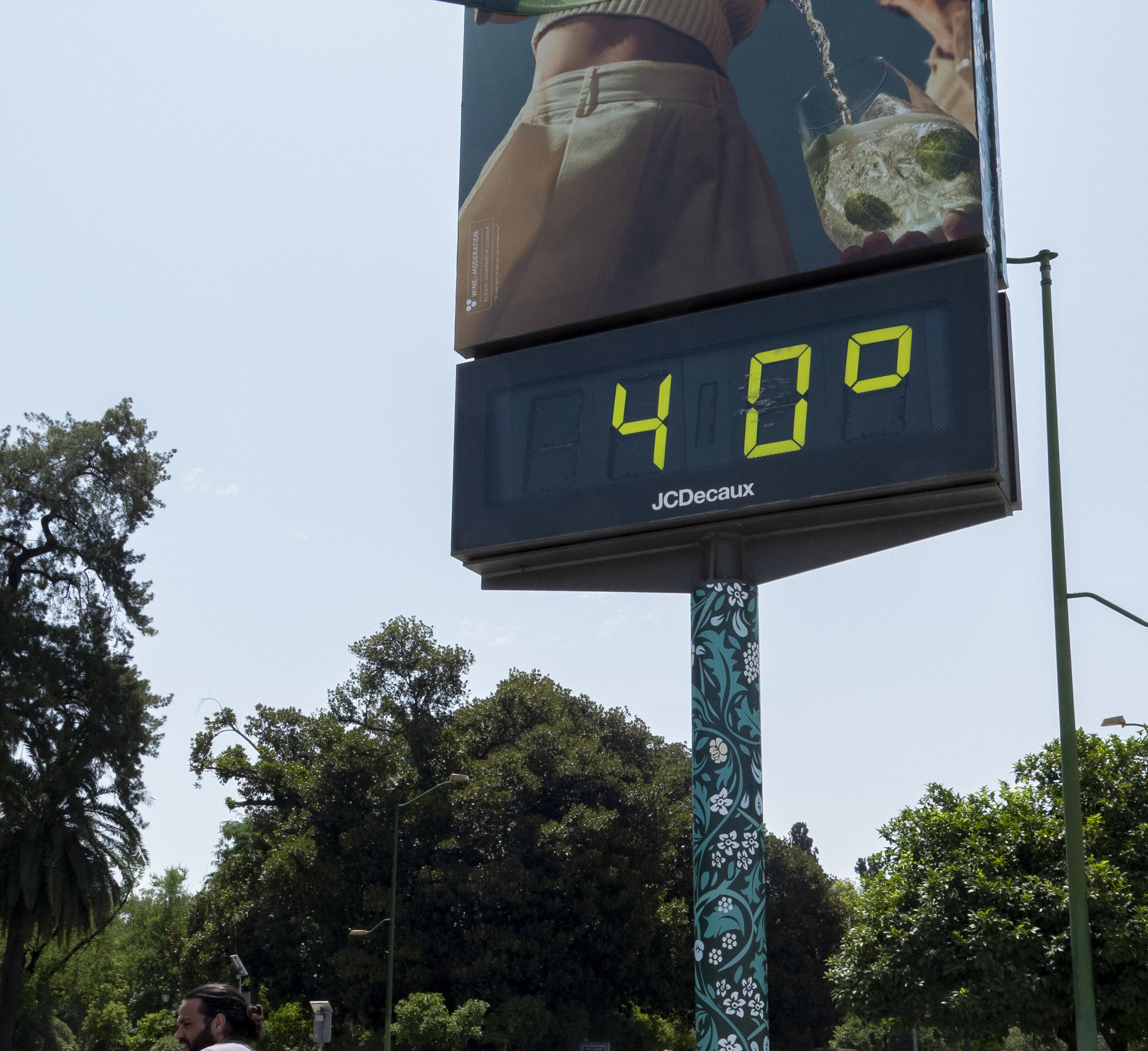 Imagen de archivo (21/06/2025) .- Un termómetro marca los 40º C.
. EFE/ David Arjona