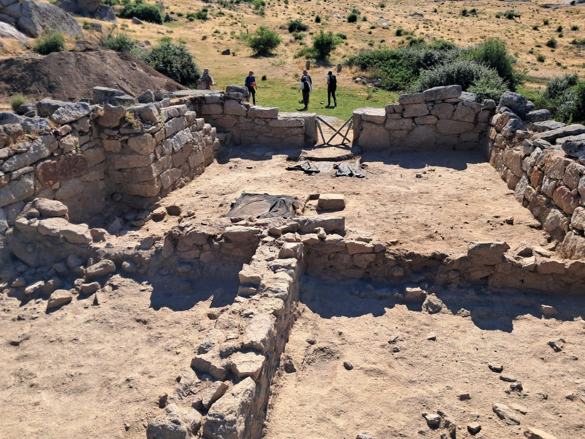 Nuevos hallazgos en el castro vettón de Ulaca, situado en Solosancho (Ávila) y fechado entre los siglos VI y II antes de Cristo, han sacado a la luz otro singular edificio, una sauna ceremonial, en este 'oppidum' de los más importantes de Europa por su extensión -80 hectáreas- y restos arqueológicos. EFE/Diputación de Ávila CRÉDITO OBLIGATORIO SOLO USO PERMITIDO PARA ILUSTRAR LA NOTICIA QUE APARECE EN EL PIE DE FOTO SÓLO USO EDITORIAL