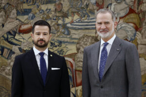 Felipe VI mantiene un encuentro con el presidente de Montenegro, Jakov Milatovic, este miércoles en el Palacio de la Zarzuela. EFE/ Daniel González