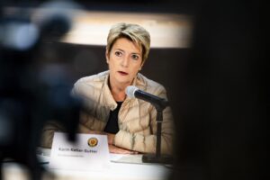 Fotografía de archivo de la presidenta suiza, Karin Keller Sutter. EFE/EPA/JEAN-CHRISTOPHE BOTT