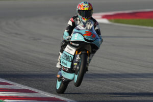 Fotografía de Alberto Estévez, en la que puede verse en una imagen de archivo del 16 de noviembre de 2024 al piloto español de Moto3 Adrián Fernández (Honda). EFE