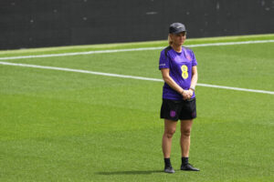 Foto de archivo de la entrenadora de la selección femenina de fútbol de Inglaterra, Sarina Wiegman, durante un entrenamiento previo a un partido contra España en la Liga de Naciones. EFE/Alejandro García