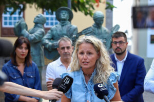 En la imagen Montse Mínguez (c). EFE/Mariscal