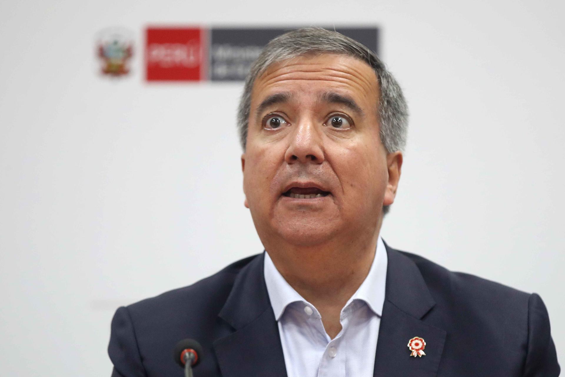 El ministro de Economía y Finanzas de Perú, Raúl Pérez Reyes, durante una rueda de prensa, este martes, 1 de julio, en Lima (Perú). EFE/Paolo Aguilar
