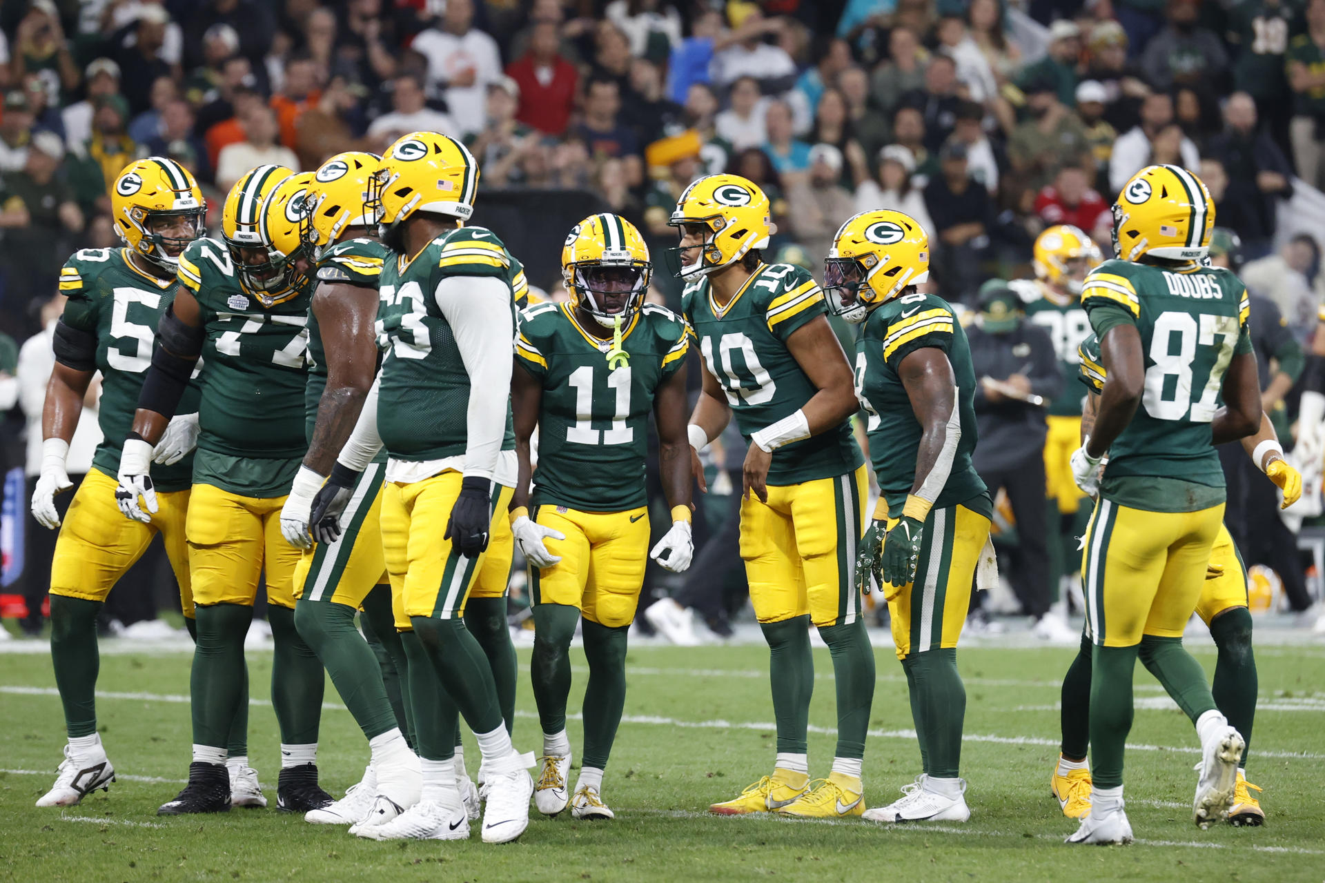 Jugadores de los Green Bay Packer planean una jugada, en un partido de la NFL ante Philadelphia Eagles en el estadio Neo Química Arena en São Paulo el pasado 6 de septiembre. EFE/ Sebastiao Moreira