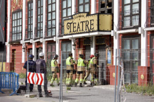 Imagen de archivo de los peritos en la zona las dos discotecas en Murcia que sufrieron el incendio en el murieron 13 personas. EFE/Juan Carlos Caval