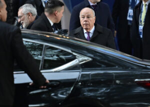 El ministro de Relaciones Exteriores de Brasil, Mauro Vieira, se retira del palacio San Martín al finalizar la primera jornada de la cumbre del Mercosur este miércoles, en Buenos Aires (Argentina). EFE/ Matias Martín Campaya