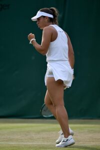 La española Jessica Bouzas Maneiro celebra su victoria ante la estadounidense Sofia Kenin en la segunda ronda de Wimbledon. EFE/EPA/DANIEL HAMBURY EDITORIAL USE ONLY