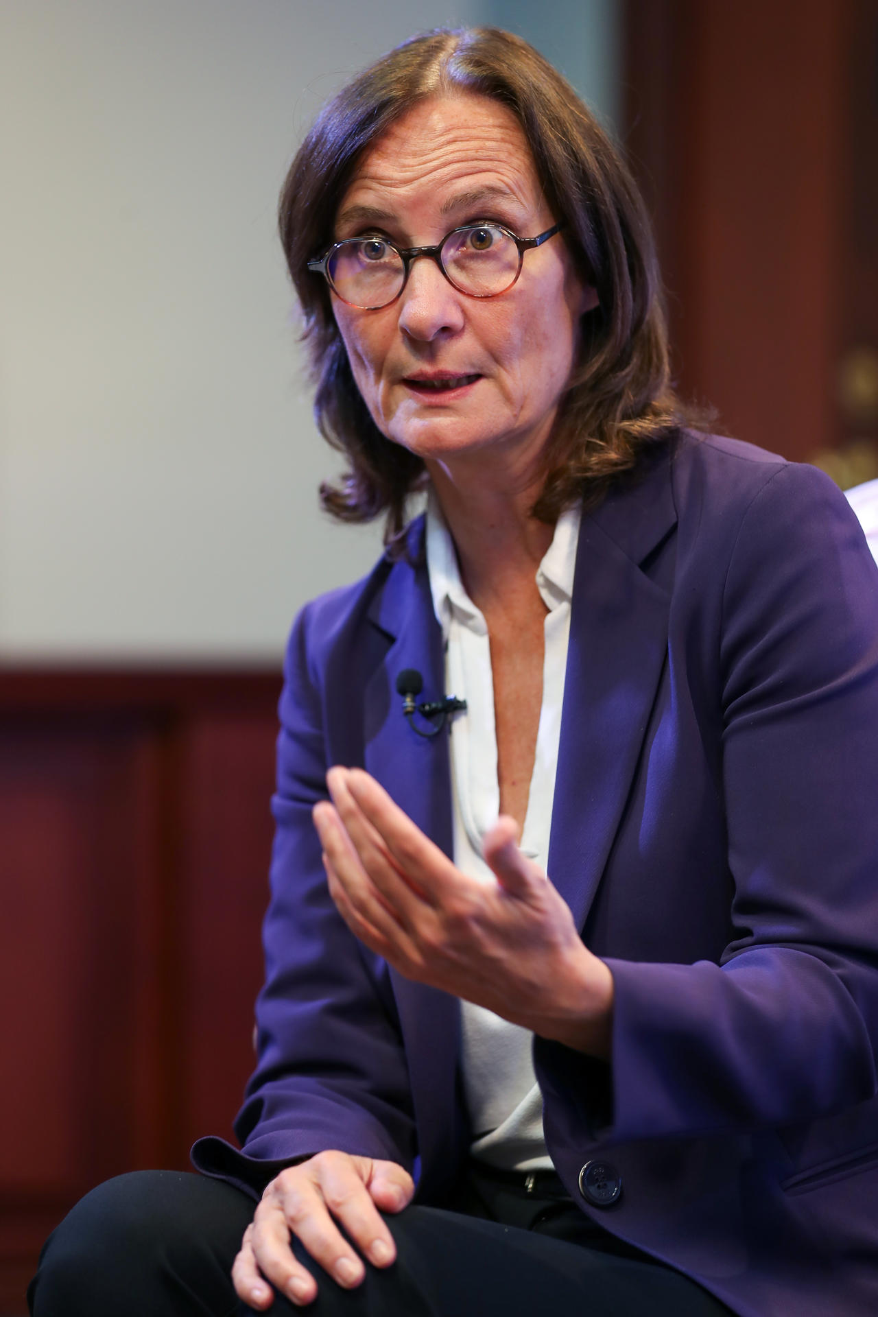 La directora de Desarrollo Humano, Migración, Gobernanza y Paz de la Comisión Europea, Erica Gerretsen, habla en una entrevista con EFE, en Quito (Ecuador). EFE/José Jácome