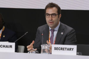El ministro de Economía de España, Carlos Cuerpo, interviene en el panel 'Reformar la arquitectura financiera internacional y abordar los problemas sistémicos', durante la IV Conferencia de la ONU sobre Financiación al Desarrollo este jueves en Sevilla. EFE/ J. Palencia