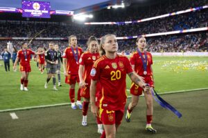 Las jugadoras de España se lamentan tras la derrota ante Inglaterra en Basilea, Suiza. EFE/EPA/GEORGIOS KEFALAS