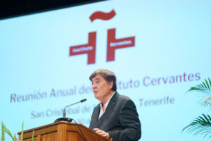 El director del Instituto Cervantes, Luis García Montero, ha inaugurado este lunes la reunión anual que celebran en La Laguna (Tenerife) más de 70 responsables de sus centros en todo el mundo. EFE/Ramón de la Rocha