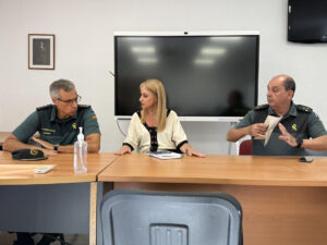 La delegada del Gobierno en la Región de Murcia, Mariola Guevara, preside una reunión operativa para reforzar la coordinación de los dispositivos de seguridad en el municipio en el cuartel de la Guardia Civil de Torre Pacheco, este domingo. EFE/Delegación del Gobierno en Murcia  SOLO USO EDITORIAL/SOLO DISPONIBLE PARA ILUSTRAR LA NOTICIA QUE ACOMPAÑA (CRÉDITO OBLIGATORIO)