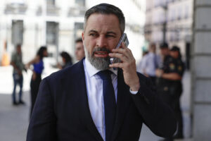 Imagen de archivo (22/07/2025) del líder de Vox, Santiago Abascal. EFE/Mariscal